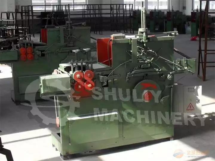 fabricant et fournisseur de machine de fabrication de cintres