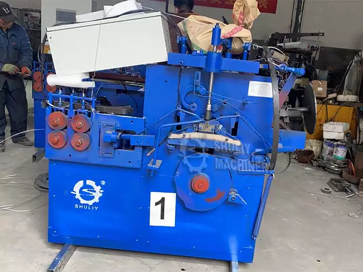 paquet de machine de fabrication de cintres en plastique-1