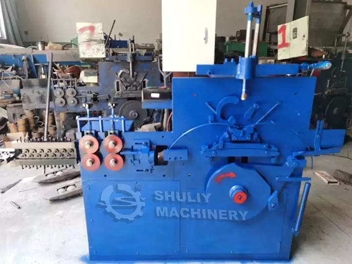 2 ensembles de machines à cintrer en fil galvanisé à vendre en Algérie